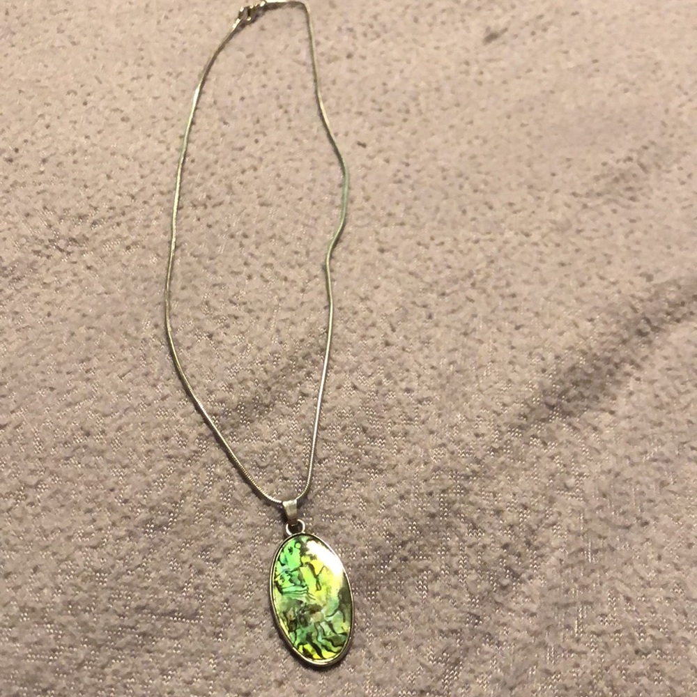 Very Pretty Necklace - Picture 4 of 4